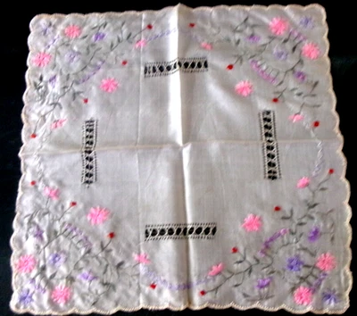 LOTE VINTAGE Y ANTIGUO DE 21 PAÑUELOS DE SEDA BORDADOS Y CAJA DE PAÑUELOS DE SATÉN Foto 1 de 4