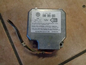 VW Golf III Airbagsteuergerät 6N0909603 - Bild 1 von 2