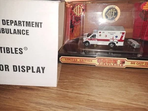 Chicago Fire Dept Ambulance 3 1/64 Code 3 - Foto 1 di 3