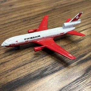 Matchbox Lesney Skybusters Swissair DC-10 Jet Aircraft - Bild 1 von 3