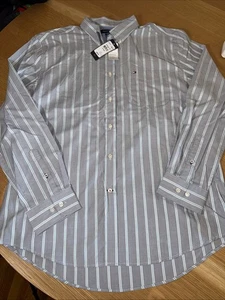 Tommy Hilfiger Herren gestreiftes Oxford Hemd türkis, weiß & schwarz Knopfleiste - Bild 1 von 6