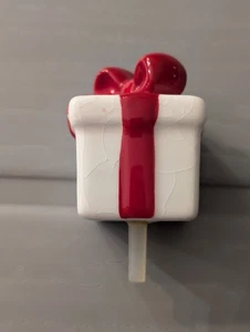 Nora Fleming Mini Red Bow Gift Present Retired - Picture 1 of 10