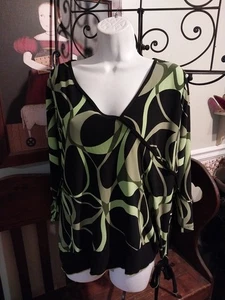 SUZIE IN THE CITY TOP ESTAMPADO GROOVY CUELLO ALTO 1X PLUS JERSEY VERDE CUELLO EN V - Imagen 1 de 5