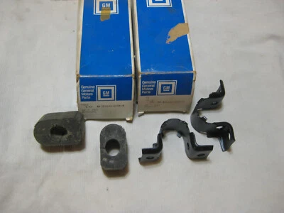 NOS CHEVROLET PONTIAC Genuine GM Front Sway Bar BRACKET Set + 7/8" BUSHING Set Foto 1 de 2