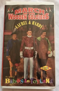 The March of the Wooden Soldiers (VHS 1991, Clamshell) Laurel & Hardy, 1934 - Foto 1 di 5