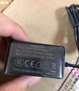 ZL-045AL1503000CN02 15V 3A 5.5*2.1 Charger Transformer - Afbeelding 1 van 2