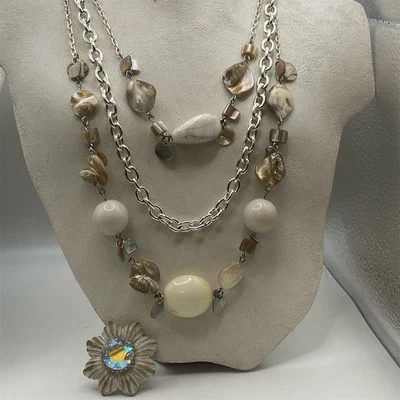 Collar de cuentas en capas Style & Co cadena ajustable blanca Foto 1 de 4