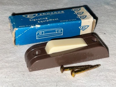 Edward’s Signaling No 634 USA Brown BAKELITE Tone Lighted Push Button Door Bell - Image 1 of 4