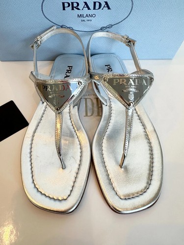 Sandali alla caviglia con cinturino alla caviglia in pelle metallizzata logo PRADA Argento taglia 36