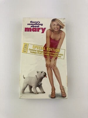 THERE"S SOMETHING ABOUT MARY VHS video tape Factory Sealed New movie Watermark Foto 1 de 4