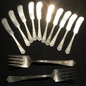 Rogers La Touraine Antique 12 Piece Flatware Set - Picture 1 of 3