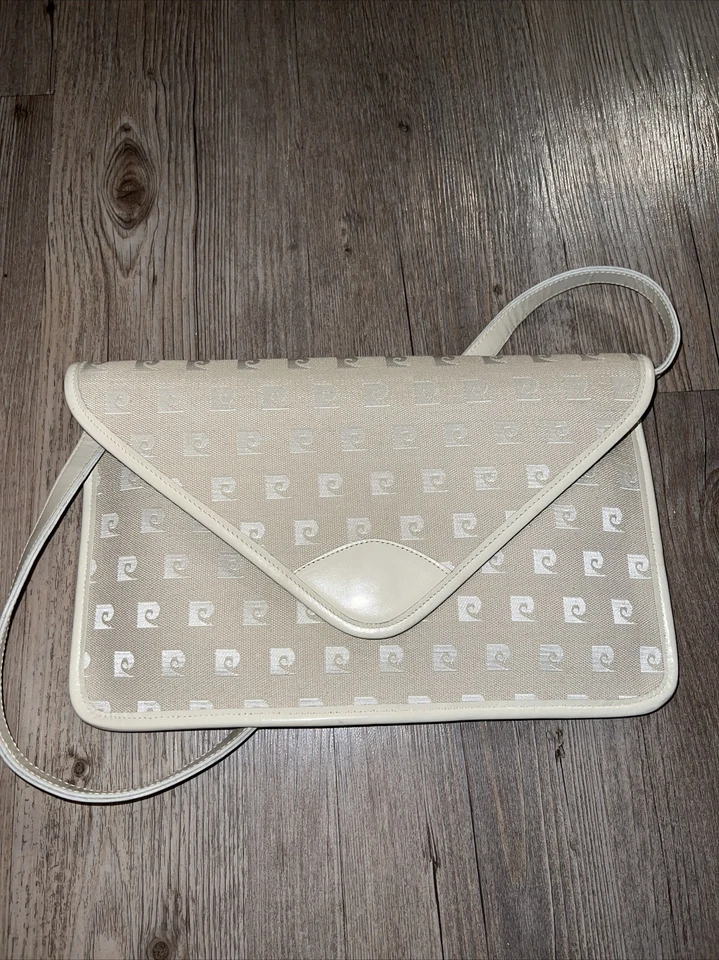 Bolso sin asas o bandolera Pierre Cardin vintage años 70 correa extraíble marfil Foto 1 de 4