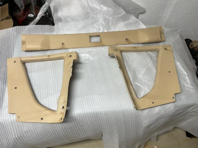 Datsun 260Z 1974 interior de conductor y pasajero ventana trasera cuarto panel moldura OEM Foto 1 de 4