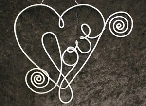 Gebogener Schriftzug LOVE als Herz aus 3mm Aluminiumdraht H 19 x B 23 cm - Bild 1 von 5