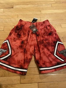 Mitchell & Ness Chicago Bulls Galaxy Swingman Shorts Men's Size M Red 1997 NWT - Picture 1 of 9