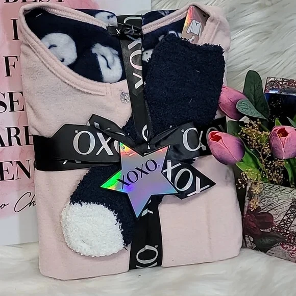 883 XOXO Rosa y Azul Pijama y Calcetines Set de Regalo Talla M Nuevo con Etiquetas Foto 1 de 1