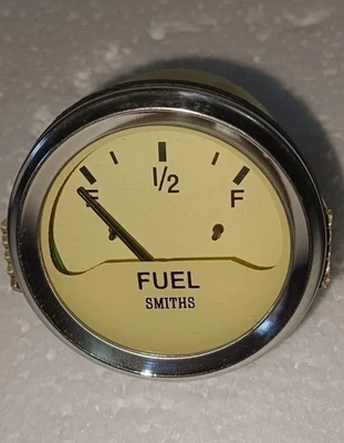 Smiths 52 mm 2 1/16" Fuel Gauge Cream Face Chrome - Image 1 of 3