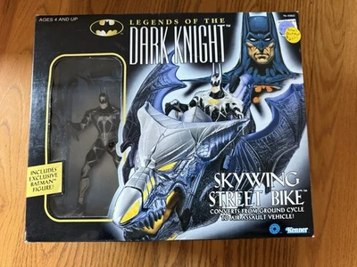 Batman Legends of the Dark Knight Skywing bicicleta de calle y figura Kenner 1996 nuevo en caja Foto 1 de 4