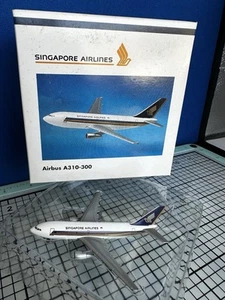 HERPA WINGS 1/500 SINGAPORE AIRLINES AIRBUS A310-300 - Picture 1 of 12