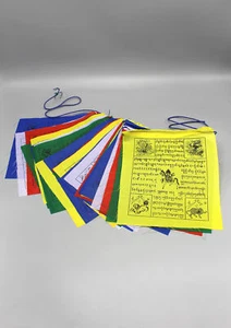 Banderas de oración tibetanas al aire libre - Imagen 1 de 6