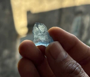 Single Piece 17 cts Natural Blue Colour Aquamarine Rough From Madagascar - Picture 1 of 3