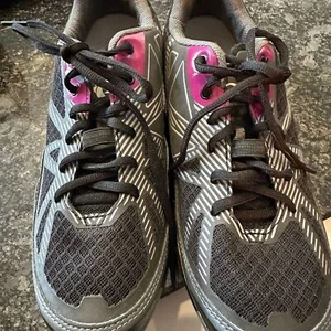 Pearl Izumi Gray and Pink Athletic Shoes with Breathable Mesh - Picture 1 of 6