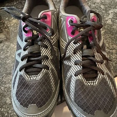 Pearl Izumi Gray and Pink Athletic Shoes with Breathable Mesh - Изображение 1 из 4