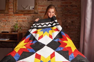 Very Unique Star patchwork FINISHED QUILT - Queen size - Feather quilting - Picture 1 of 8