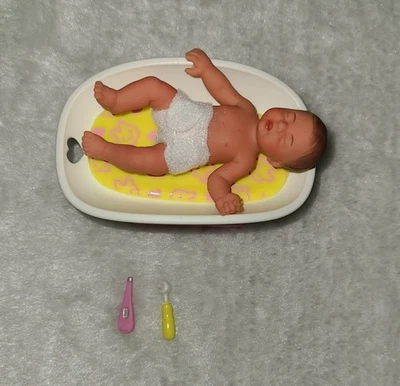 Zuru Mini Brands My Mini Baby Serie 2 Escala Doctor Rosa con Accesorios Foto 1 de 4