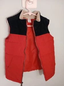 Carter's Kinder rot/schwarz gefütterte Weste mit Reißverschluss & Taschen Größe 6 warm/gemütlich - Bild 1 von 4