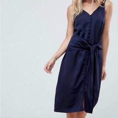 Vestido sin tirantes Adelyn Rae Viola. Botón azul marino hacia abajo. Tirantes, midi. Talla S.NUEVO CON ETIQUETAS Foto 1 de 4
