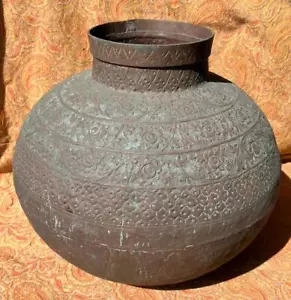 Old Antique Hand Chased Hammered Middle Eastern Art Large Metal Copper Vase Pot - Picture 1 of 12