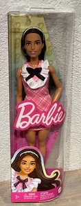 2022 Fashionistas 209 Barbie doll NRFB HJT06 Pink Plaid Dress - Imagen 1 de 7