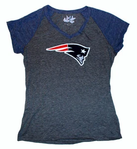 New England Patriots Damen-T-Shirt mit V-Ausschnitt von Alyssa Milano kostenloser Versand in die USA - Bild 1 von 2