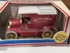 ERTL 1913 Ford Model T Metal Bank Van 1/34 DIE-CAST VINTAGE with Key Prestine. - Picture 1 of 3