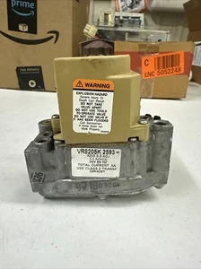 Honeywell Gas Valve VR8205K - Picture 1 of 5