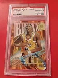 1996-97 Skybox Z-Force Kobe Bryant #142 RC PSA 8 NM-MT Classificato Lakers Rookie  - Foto 1 di 2