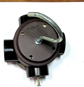 Vtg NOS Hubbell 4-Outlet Cluster 15 Amps 125 Volts #9259 Grounding Type 3-Wire - Picture 1 of 8