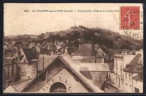 CPA La Chartre-sur-le-Loir, Vue partielle et Statue de Jeanne d´Arc 1928 - Picture 1 of 2