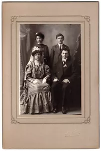 VINTAGE PHOTO WEDDING COUPLE & PARTY STIERLE BROS MARSHFIELD WI CIRCA 1900 - Picture 1 of 3