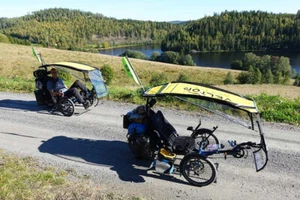 2 Liegedreiräder Adventure von ICE aus England, 8 Monate alt Liegerad Trike - Bild 1 von 6