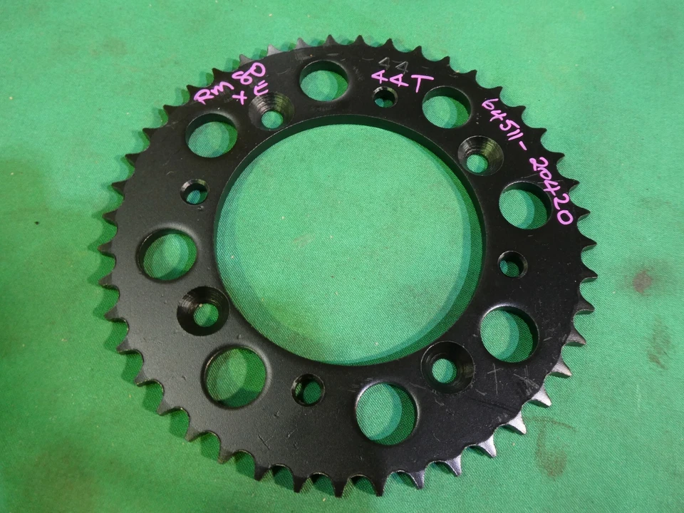 SUZUKI RM80 REAR SPROCKET OEM 64511-20420 (49Th) Foto 1 de 1