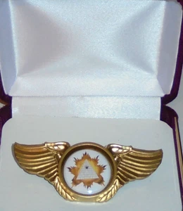 Oculto Nuevo Orden Mundial Illuminati Ojo que Todo lo Ve Sociedad Secreta AO Insignia Cósmica Medalla Prendedor KT - Imagen 1 de 3