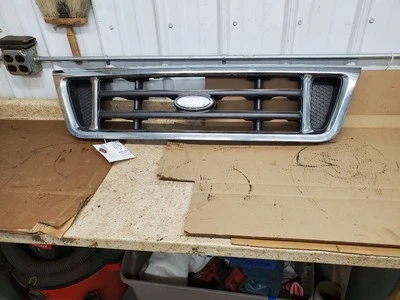 Grille Chrome Grille With Painted Inserts Fits 03-07 FORD E150 VAN 298965 Foto 1 de 4