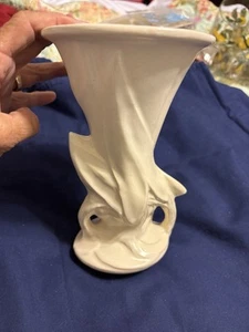 Vintage McCoy Pottery White ARROWLEAF Arrow Leaf Vase 7 3/4” Height - Picture 1 of 7