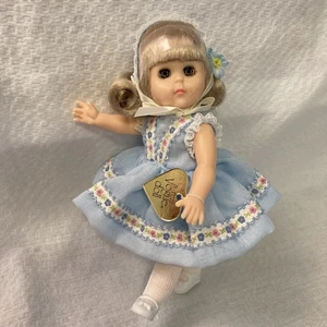 Muñeca Ginny De Colección 1986 “Ice Mint”, Traje Azul con Cinta, 8” de Alto, con Soporte #70504 - Imagen 1 de 17