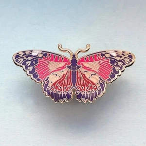 Pin Esmalte Mariposa Ala de Encaje Rojo - Base Chapada en Oro - NUEVA Joyería Naturaleza - Imagen 1 de 13