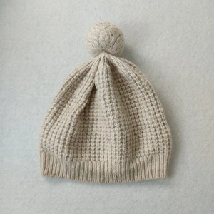 Beige Knit Beanie Winter Hat Pom Pom Soft Warm Waffle Pattern Unisex - Foto 1 di 3