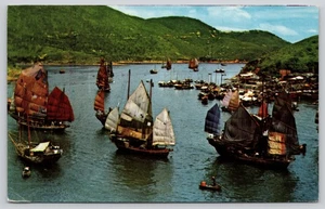 Postal vintage de juncos de pesca del puerto de Aberdeen de Hong Kong - Imagen 1 de 2
