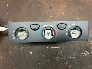 2001-2004 TOYOTA TACOMA Heater A/C AC Climate Temperature Dash Control Panel 02 - Picture 1 of 7